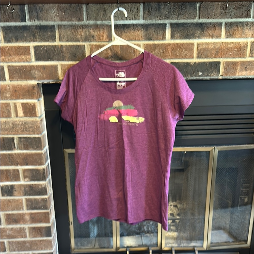 EUC The North Face Graphic T-Shirt